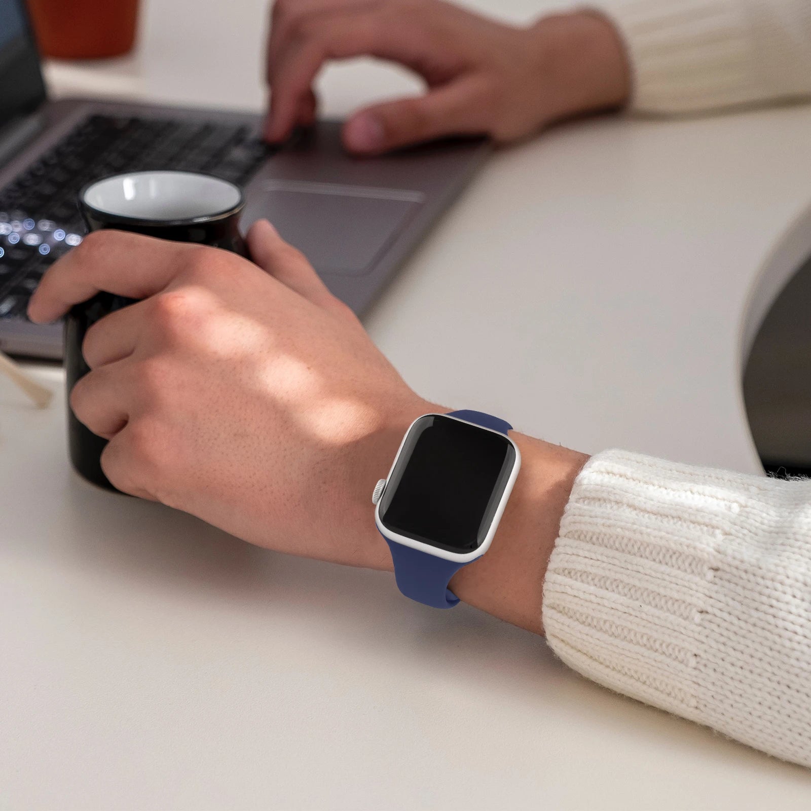 Silicone Slim Band For Apple Watch Band 49mm 46mm 45mm 41mm 44mm 40mm 38mm Strap Watchband Bracelet For iWatch 10 8 9 7 5 4 3 2